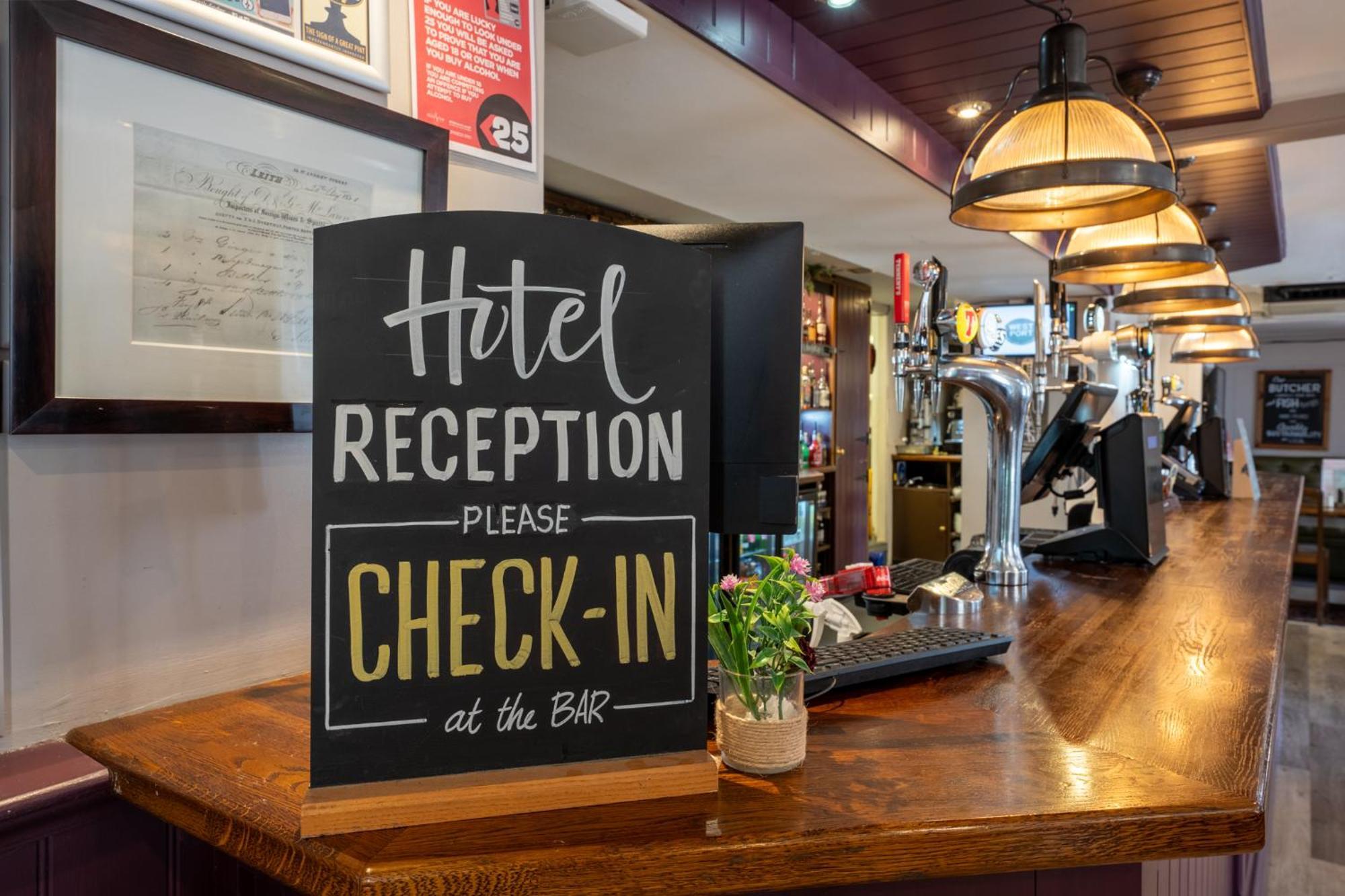 West Port Hotel Linlithgow Extérieur photo